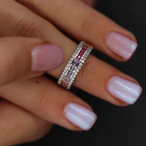 Srebrni prsten sa kristalima u boji po sredini