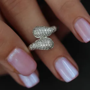 Srebrni prsten sa dva kraka i cirkonima