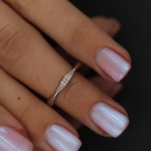 Srebrni tanki prsten sa sitnim cirkonima