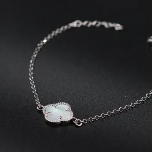 Srebrna narukvica detelinom i belim sedefom