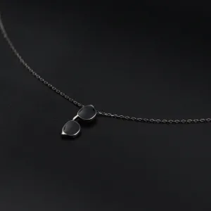 Srebrna ogrlica sa priveskom naocara