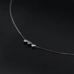 Srebrna ogrlica sa tri srca