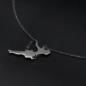 Srebrna ogrlica sa priveskom devojcice na ljuljasci