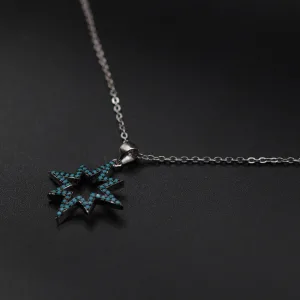 Srebrna ogrlica sa priveskom sa plavim kamenjem