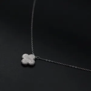 Srebrna ogrlica sa peskiranom detelinom