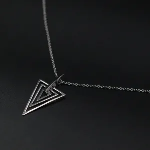 Srebrna ogrlica sa tri obrnuta trougla