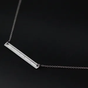 Srebrna ogrlica sa plocicom