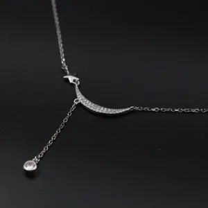 Srebrna ogrlica sa priveskomm polu meseca