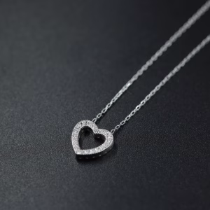 Srebrna ogrlica sa motivom srca ''Open heart''