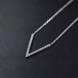 Srebrna ogrlica sa V oblikom