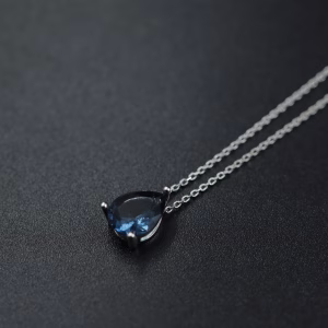 Srebrna ogrlica sa tamnim kamenom u obliku suze ''Mystic Rain''