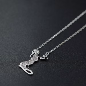 Srebrna ogrlica sa motivom majke i deteta