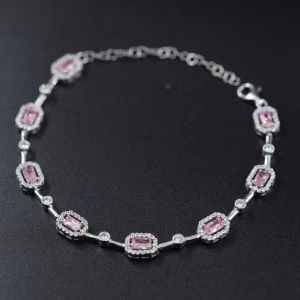 Srebrna narukvica sa kristalima u roze boji