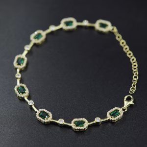 Srebrna pozlacena narukvica sa tamno zelenim kristalima