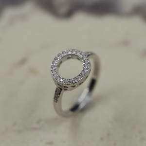 Srebrni prsten sa motivom kruga